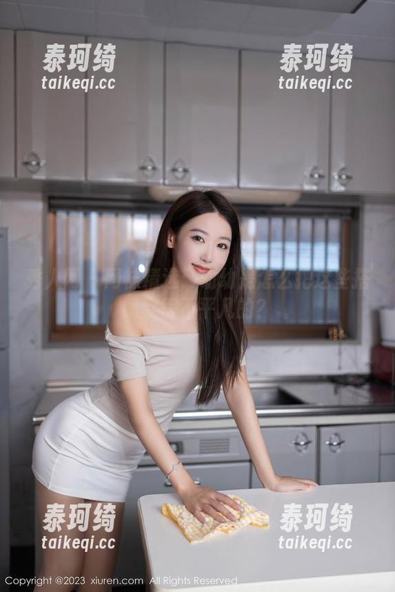 秀人网 - 网袜精选：幼幼是怎么把这些搭配变得不平凡的？