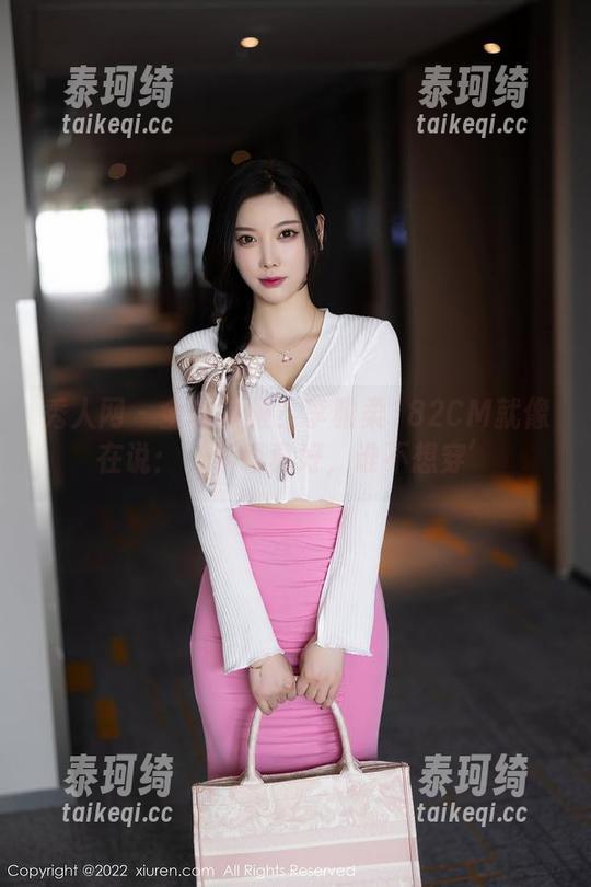 秀人网 - 全套制服？李雅柔182CM就像在说：‘年轻真好，谁不想穿’