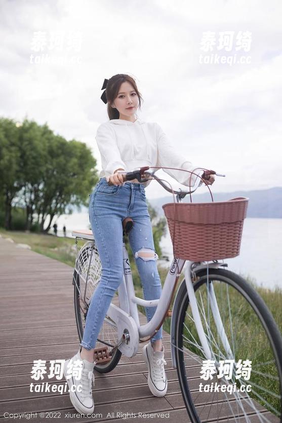 秀人网 - 合集来了，爱酱里的女孩们透着一丝不易察觉的俏皮