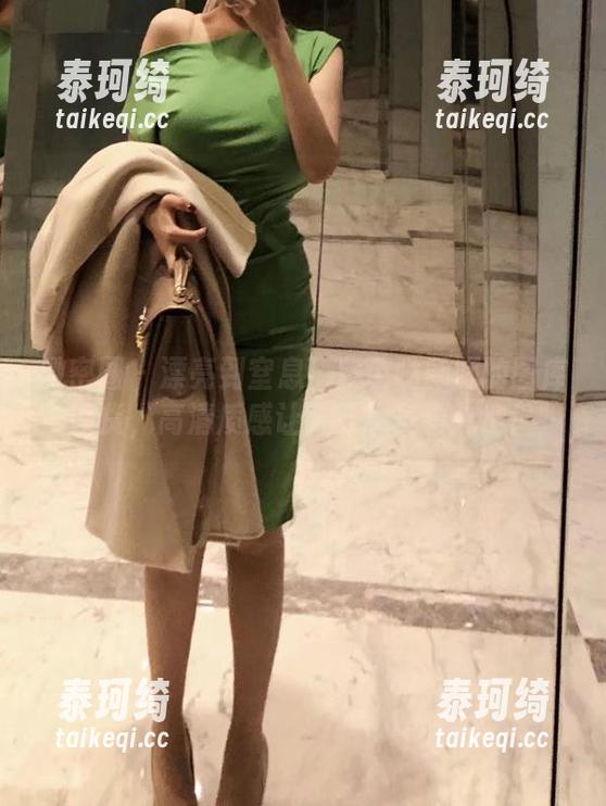 微密圈 - 漂亮到窒息！紫色哒豚豚的图库新货，高清质感让人愿意多看几遍！