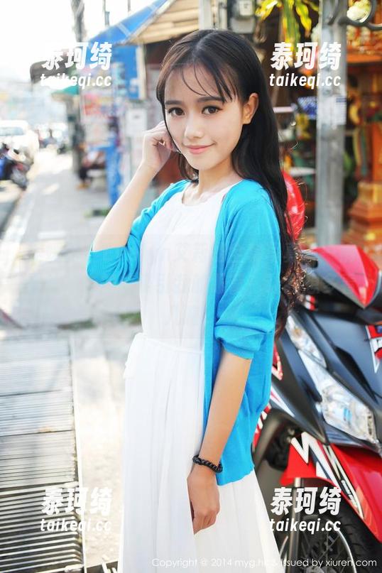 美媛馆 - Evelyn艾莉的全套写真——裤里丝从未如此吸引我的眼窝，让我想多看几遍。