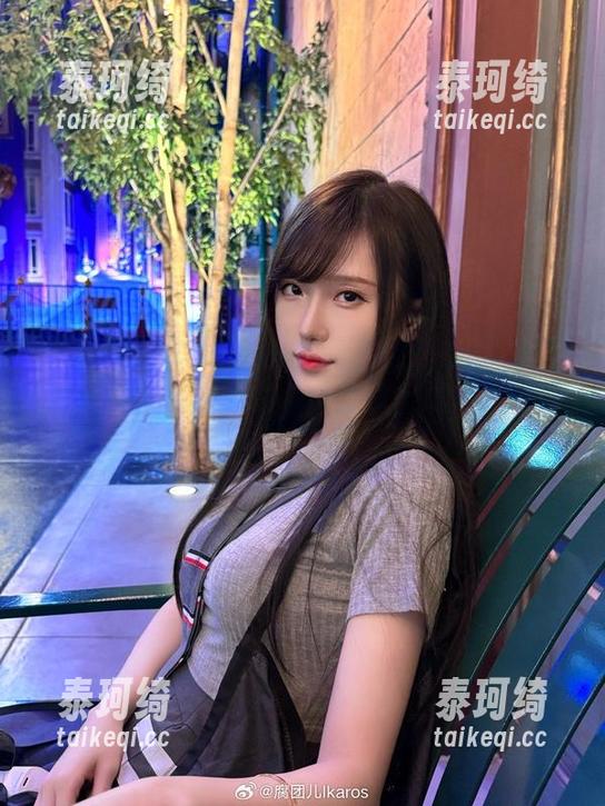 腐团儿Ikaros 腐团儿Ikaros带来的大元素使拉克丝写真集,多么希望她的魔法能变出哥哥的好感!