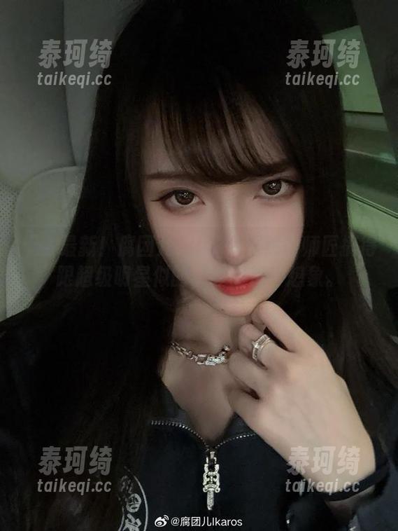 腐团儿Ikaros 无敌最新!腐团儿Ikaros居然把师匠搞得跟超级明星似的,套图超乎想象。