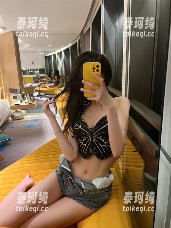 微密圈 - 在葛征的旅拍中，观看原图，发现身后那个路人正偷瞄你，这样真的好吗？