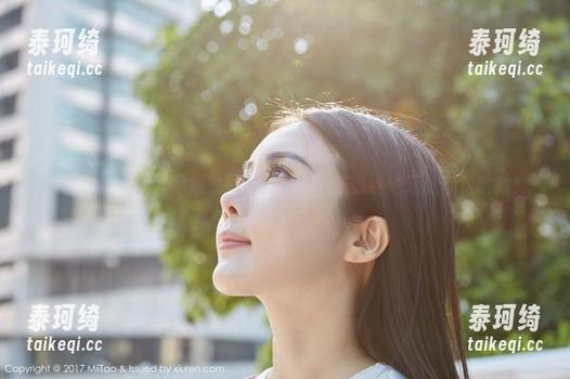 蜜桃社 - 精选初月婚纱图片，还是她婆婆给她选的呢，哈哈！