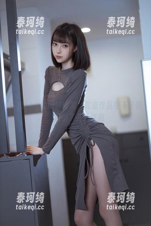 许岚LAN的网袜红裙，高清作品毫不留情，吸引了我的注意