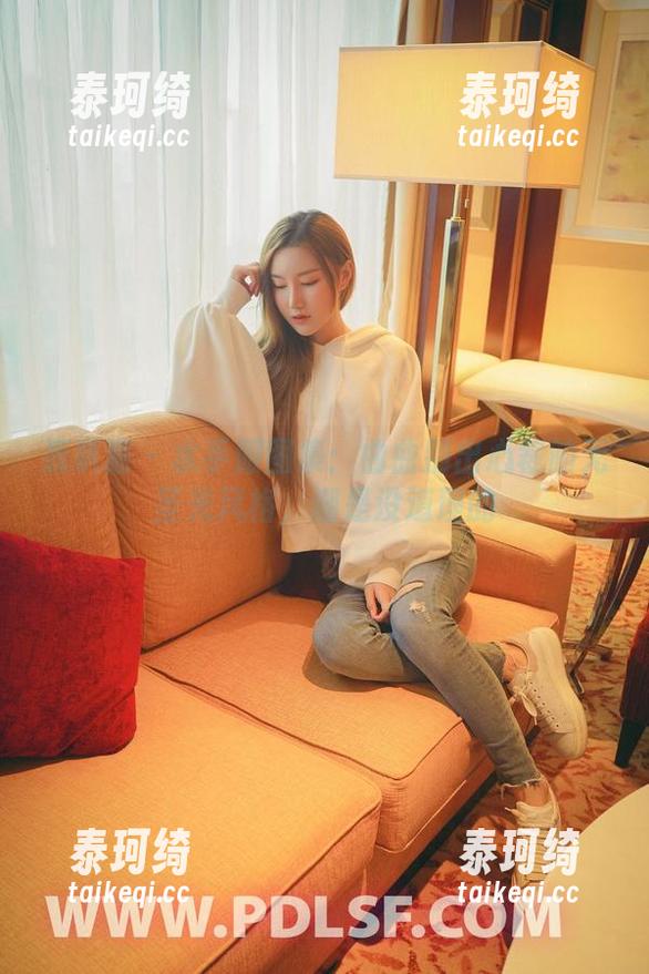 轰趴猫 - 水手服图集：曲曲别出心裁的无圣光风格，潮是没道理的