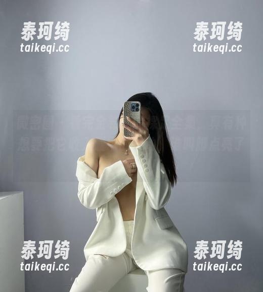 微密圈 - 看完金希儿的裸足全集，真有种想要把它收入囊中的冲动，谁叫脚点亮了整个调调！