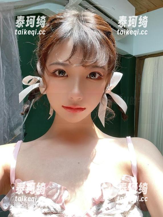 陈妮妮UNI 微密圈 - 冷酷又俏皮,陈妮妮UNI的牛仔作品毫无圣光斑斓