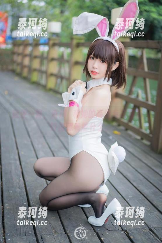 随便一瞥，香川澪和她的高清毛衣写真，好像藏着些什么。