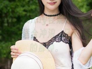 魅妍社 - 看完Jenny佳妮的高清泳衣合集，我觉得我也适合冲浪...只不过是水上漂的那种。