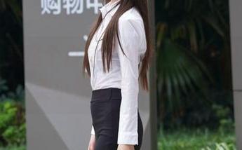 对，就是这个白色连体衣，魔镜街拍的绝美小姐姐写真图片！