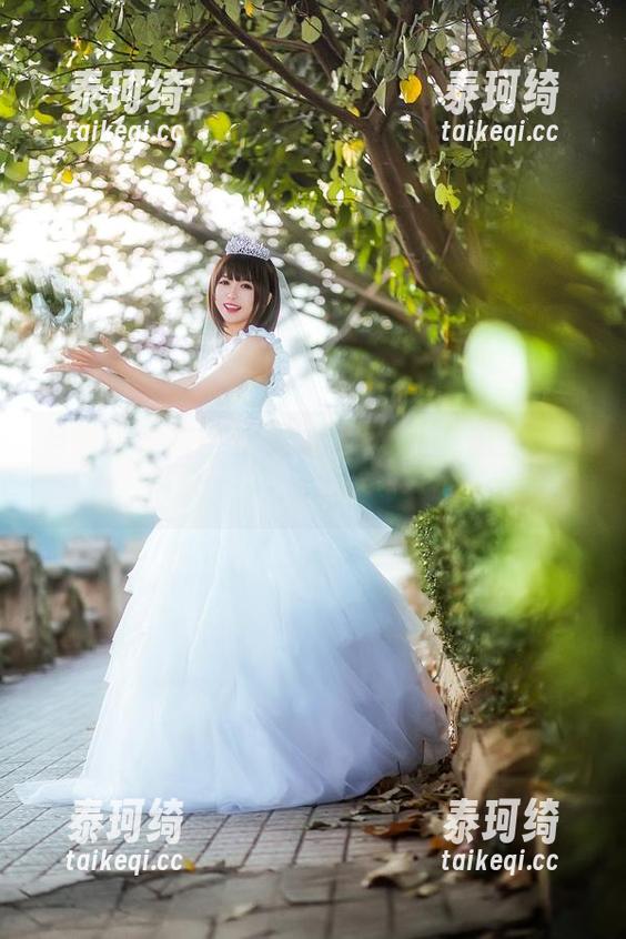 当鳗鱼霏儿遇上海边，谁真正在拍全套写真？